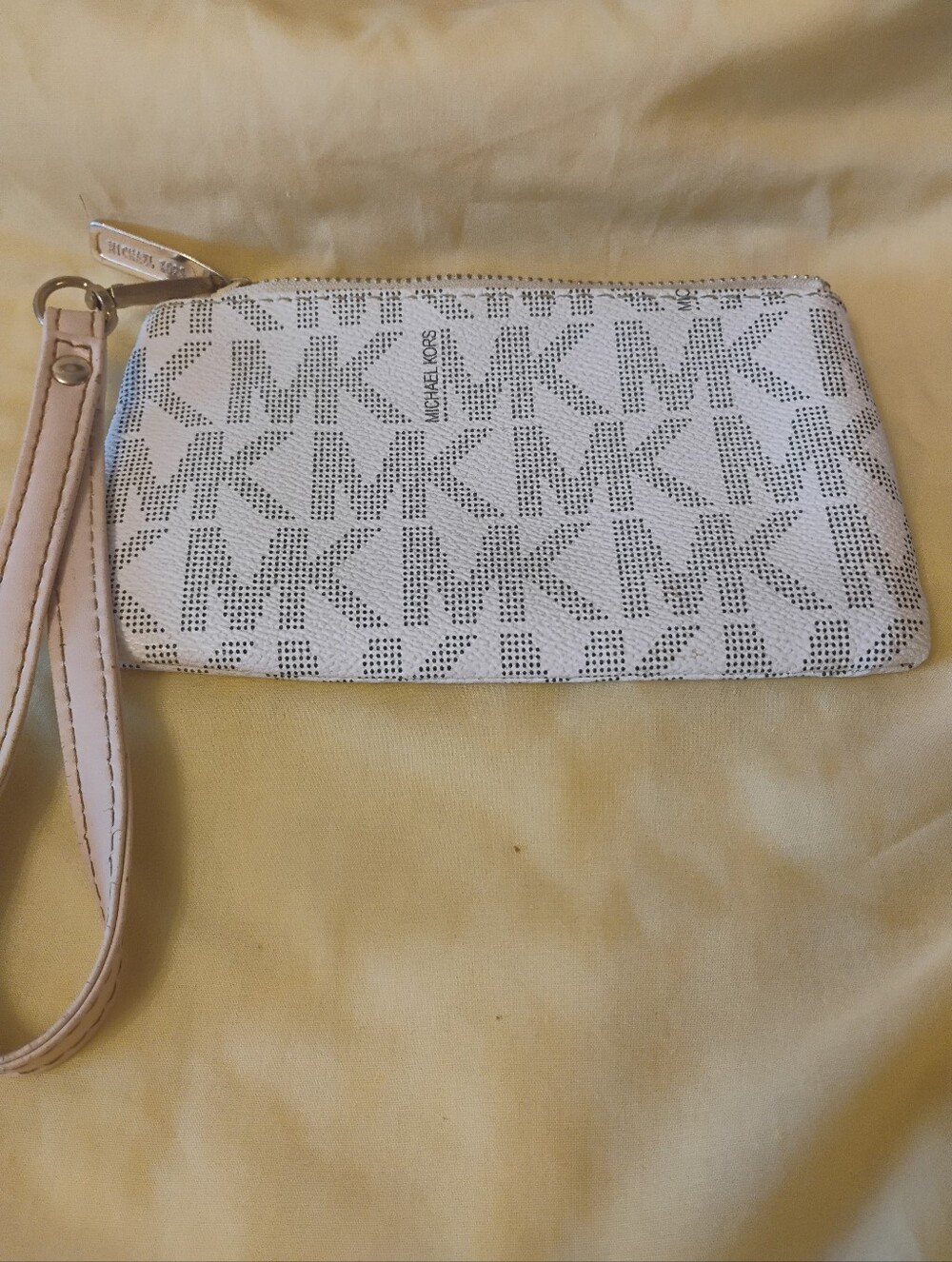 Michael Kors Wristlet Elegant